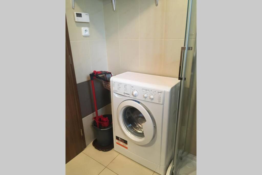 Prijemny Apartman Krovi V Rodinnem Domku Se Sdilenym Bazenem, Terasou A Zahradou Exteriör bild