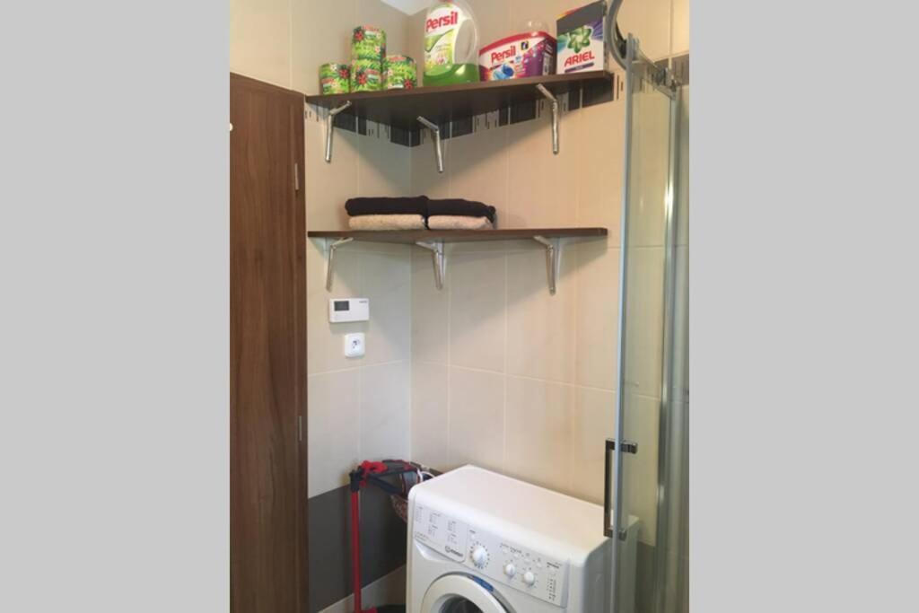 Prijemny Apartman Krovi V Rodinnem Domku Se Sdilenym Bazenem, Terasou A Zahradou Exteriör bild