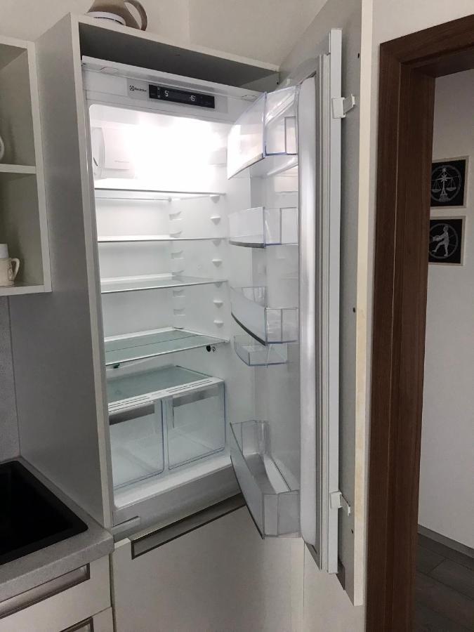 Prijemny Apartman Krovi V Rodinnem Domku Se Sdilenym Bazenem, Terasou A Zahradou Exteriör bild