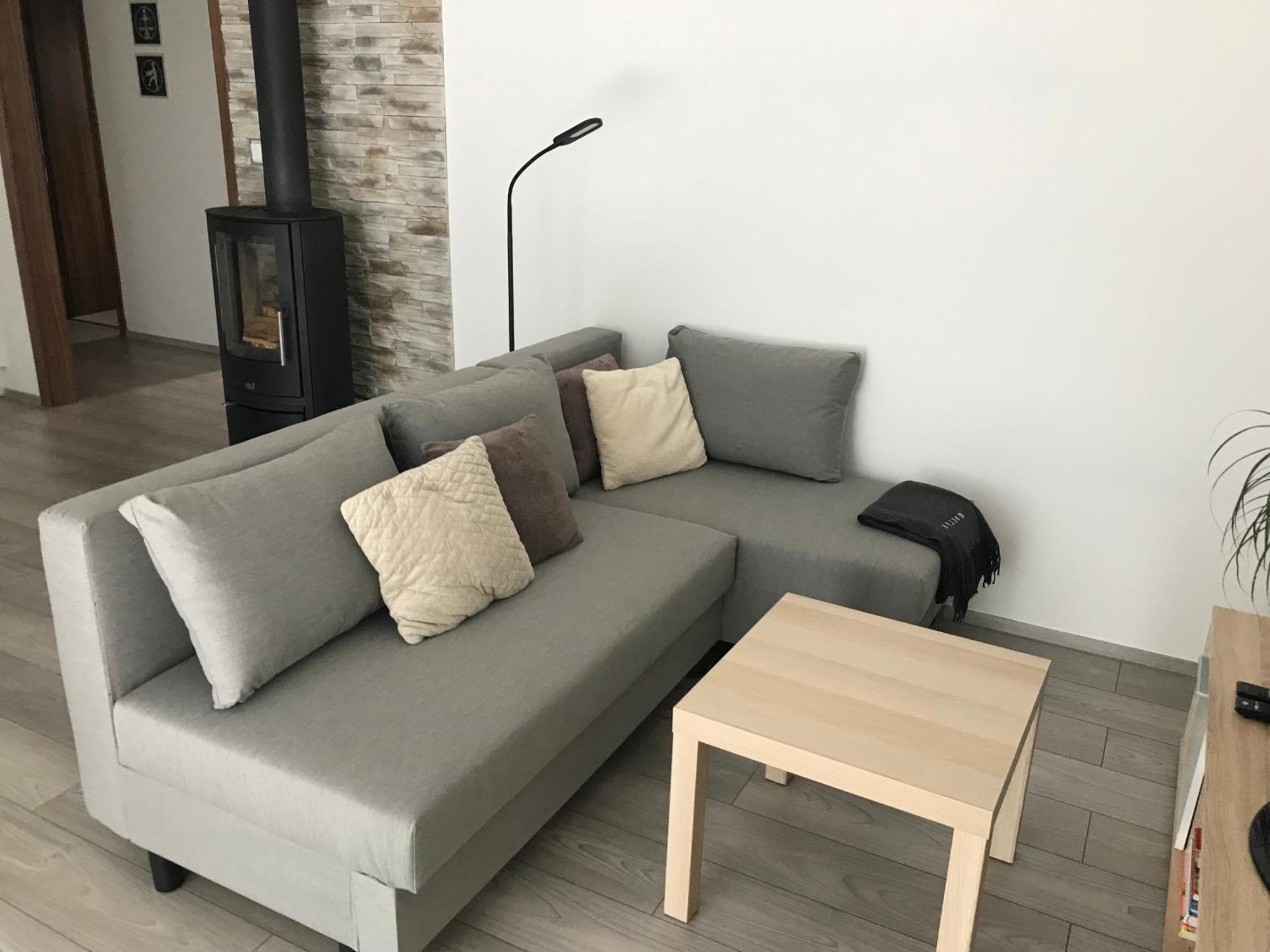 Prijemny Apartman Krovi V Rodinnem Domku Se Sdilenym Bazenem, Terasou A Zahradou Exteriör bild