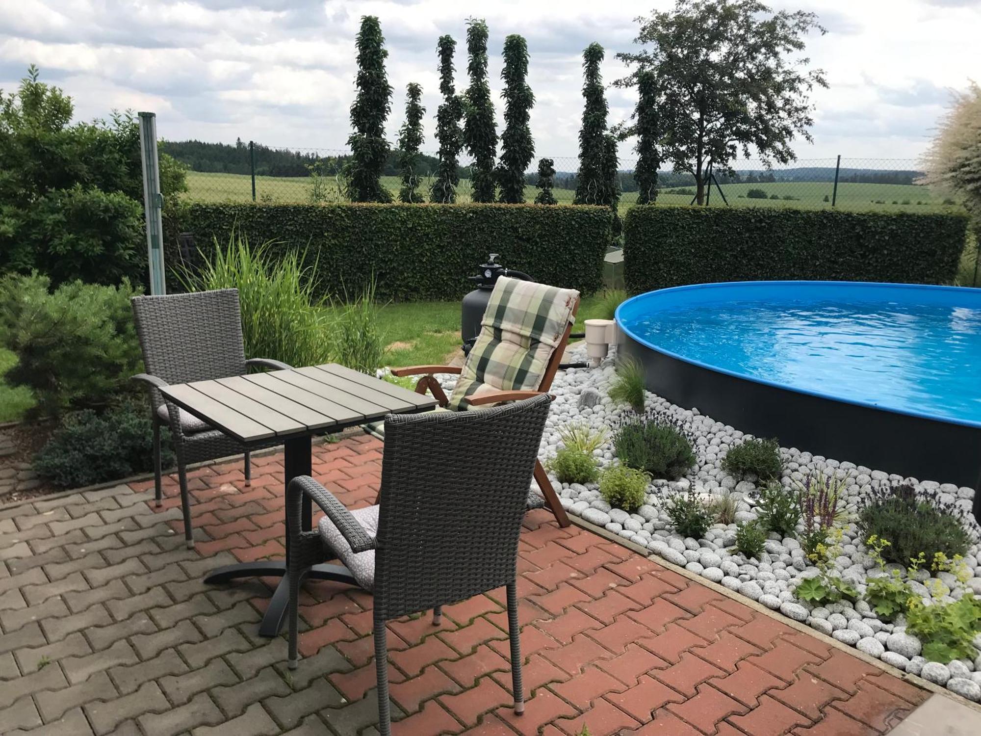 Prijemny Apartman Krovi V Rodinnem Domku Se Sdilenym Bazenem, Terasou A Zahradou Exteriör bild