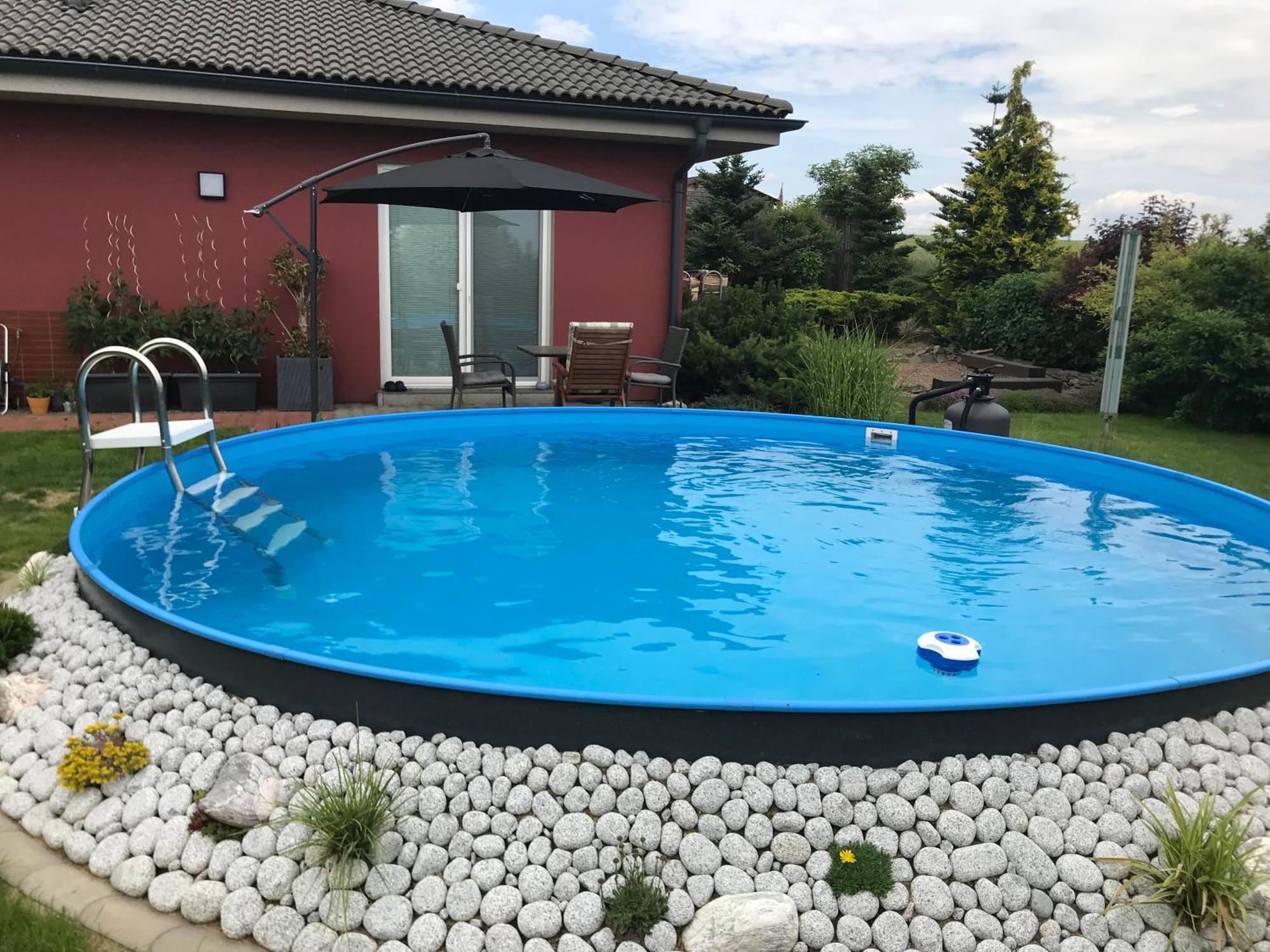 Prijemny Apartman Krovi V Rodinnem Domku Se Sdilenym Bazenem, Terasou A Zahradou Exteriör bild